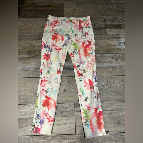 DL1961 Denim - DL1961 Floral Jeans. Size 26. EUC